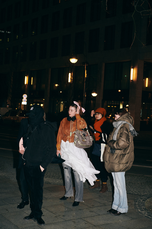 damur_aw24_streetstyle1_by_ben_moenks_for_bfw_0005