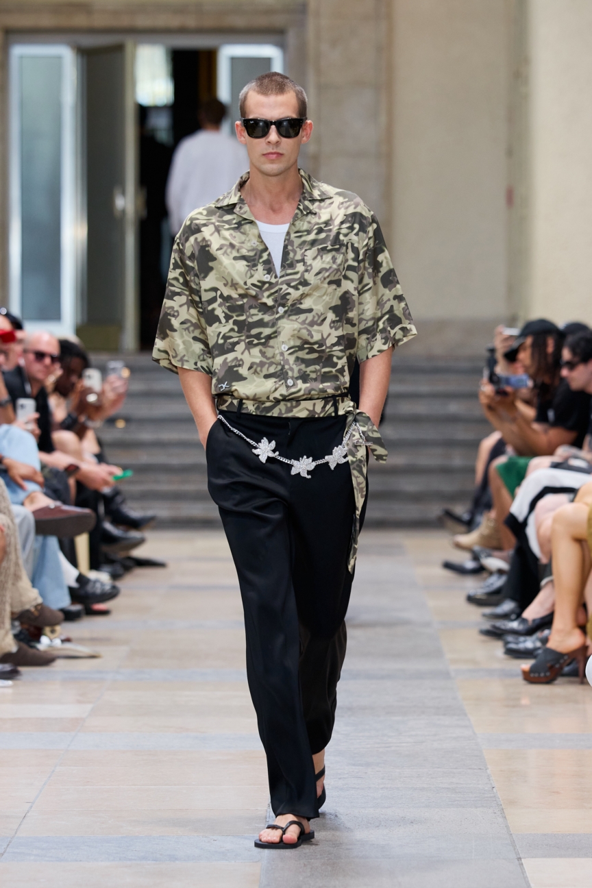 david-koma_ss26_runway11_by_finnegan_koichi_godenschweger_for_bfw_2zu3