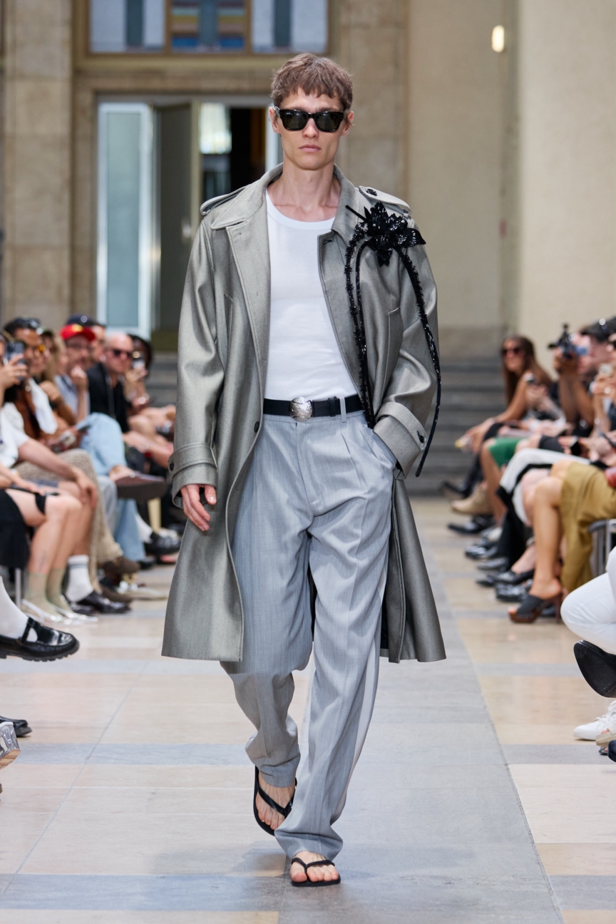 david-koma_ss26_runway16_by_finnegan_koichi_godenschweger_for_bfw_2zu3