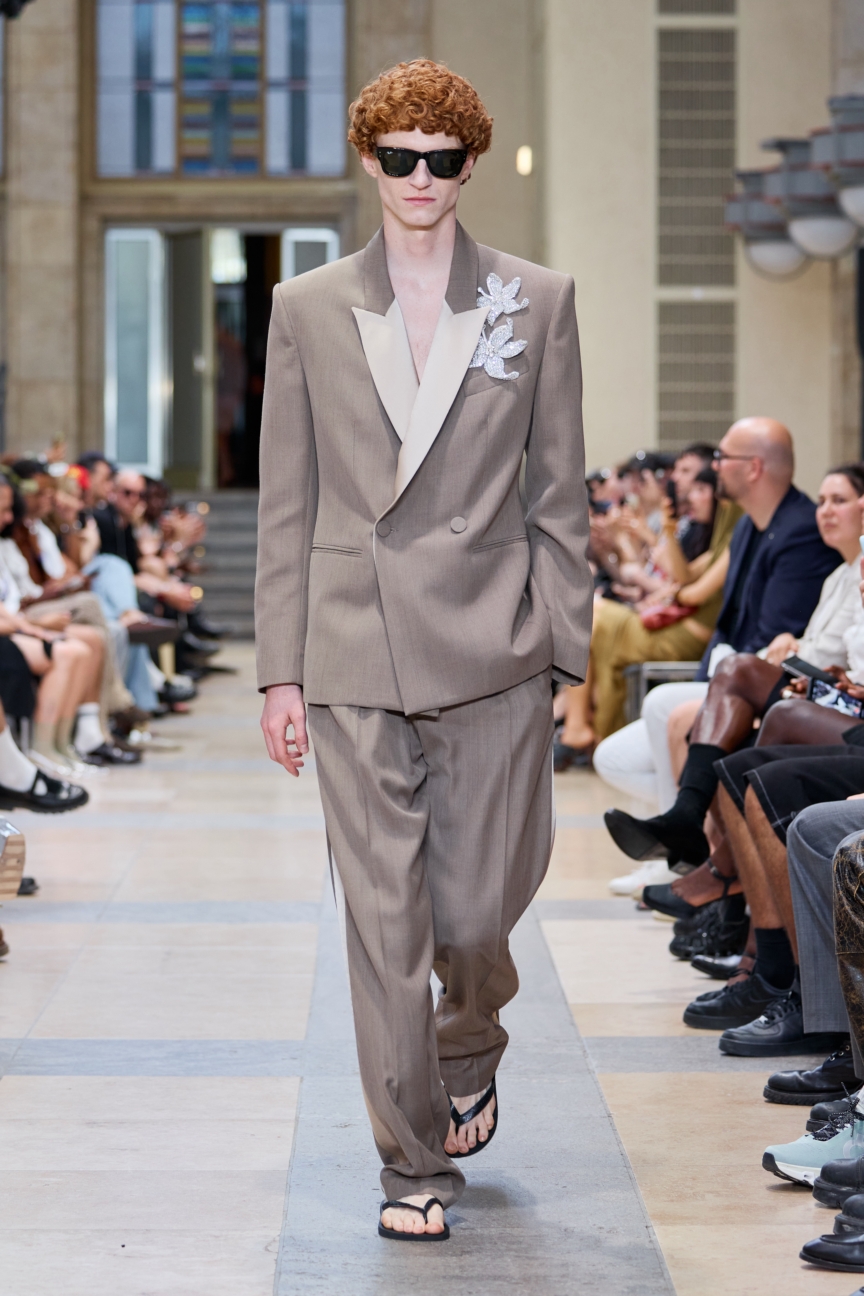 david-koma_ss26_runway17_by_finnegan_koichi_godenschweger_for_bfw_2zu3