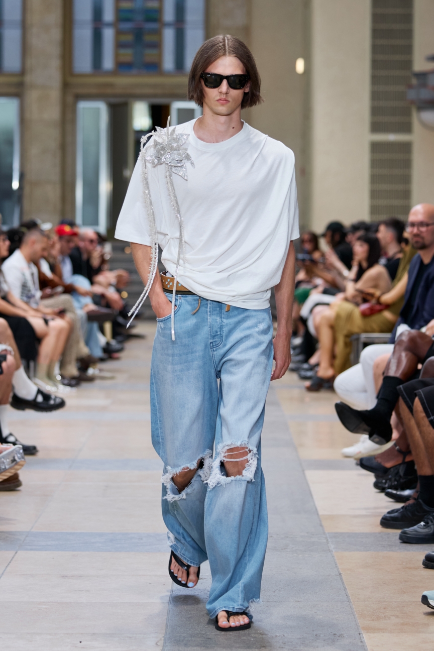 david-koma_ss26_runway19_by_finnegan_koichi_godenschweger_for_bfw_2zu3