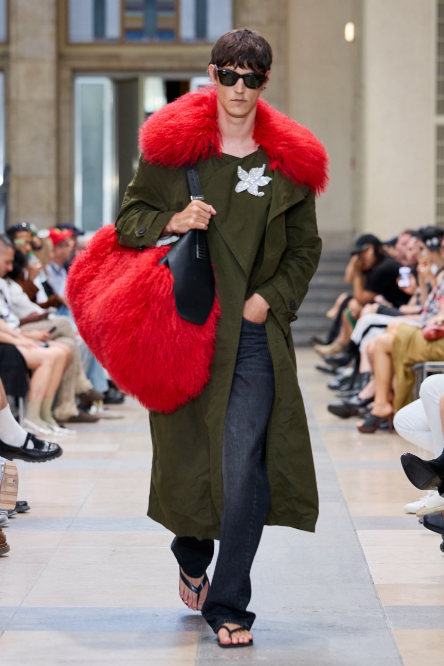 david-koma_ss26_runway23_by_finnegan_koichi_godenschweger_for_bfw_2zu3