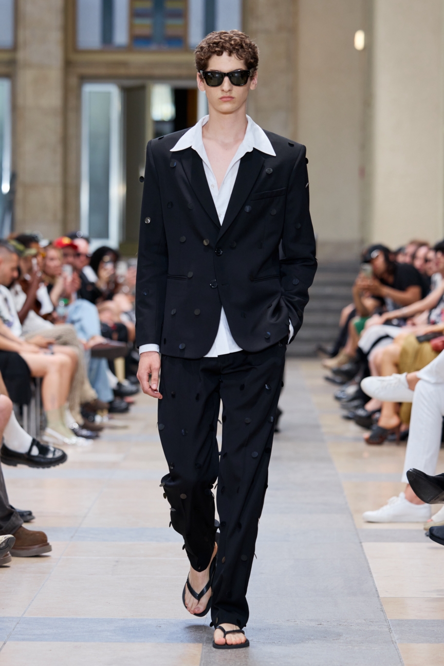 david-koma_ss26_runway28_by_finnegan_koichi_godenschweger_for_bfw_2zu3