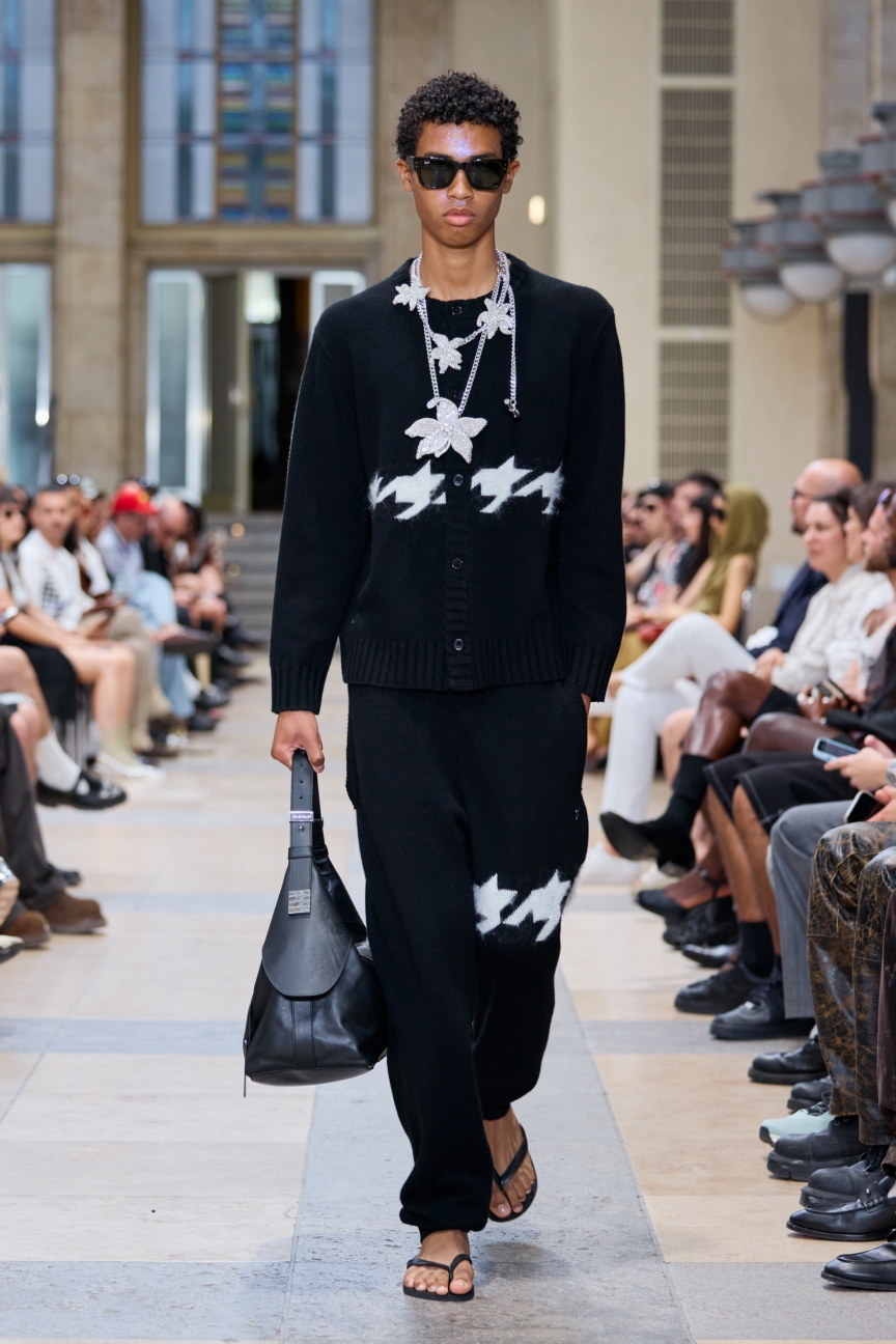 david-koma_ss26_runway29_by_finnegan_koichi_godenschweger_for_bfw_2zu3