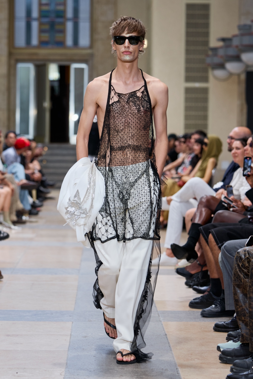 david-koma_ss26_runway32_by_finnegan_koichi_godenschweger_for_bfw_2zu3