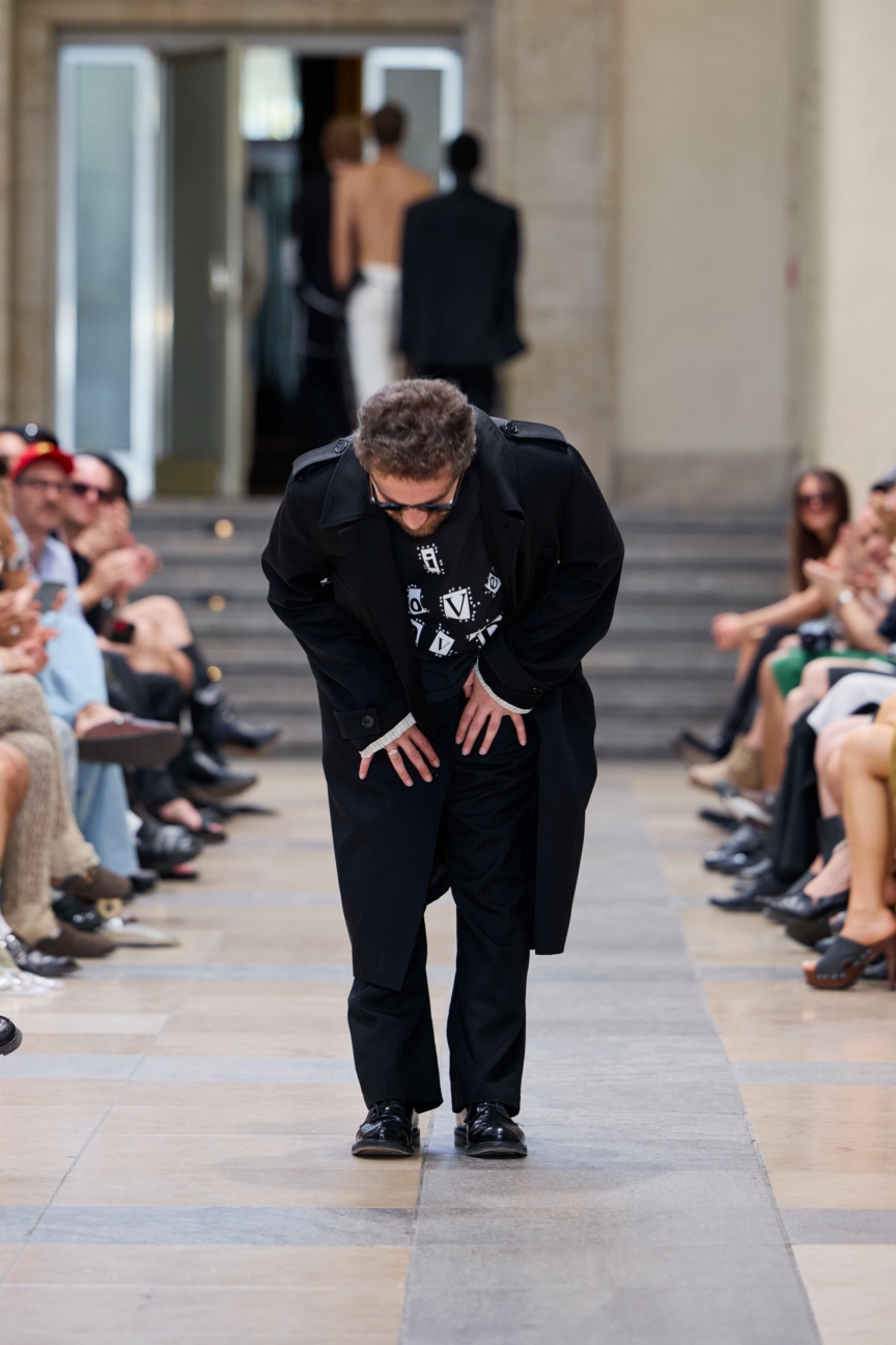 david-koma_ss26_runway35_by_finnegan_koichi_godenschweger_for_bfw_2zu3