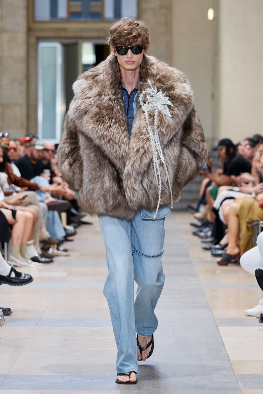 david-koma_ss26_runway7_by_finnegan_koichi_godenschweger_for_bfw_2zu3