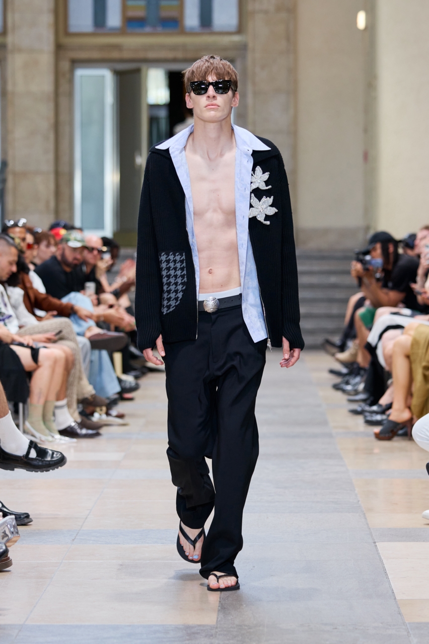 david-koma_ss26_runway8_by_finnegan_koichi_godenschweger_for_bfw_2zu3