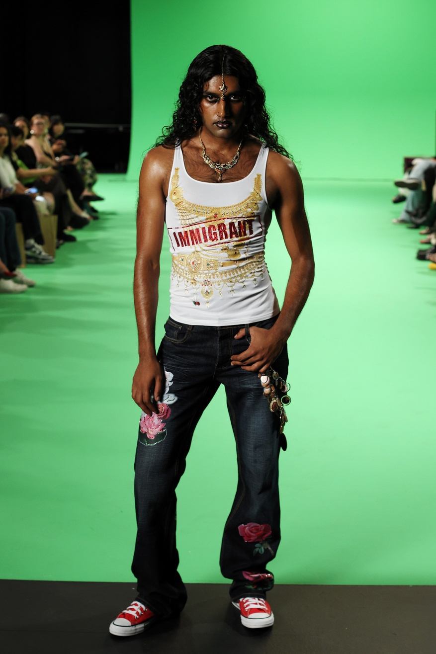 kitschy_couture_ss26_look_01_press_by_boris-marberg_for_bfw