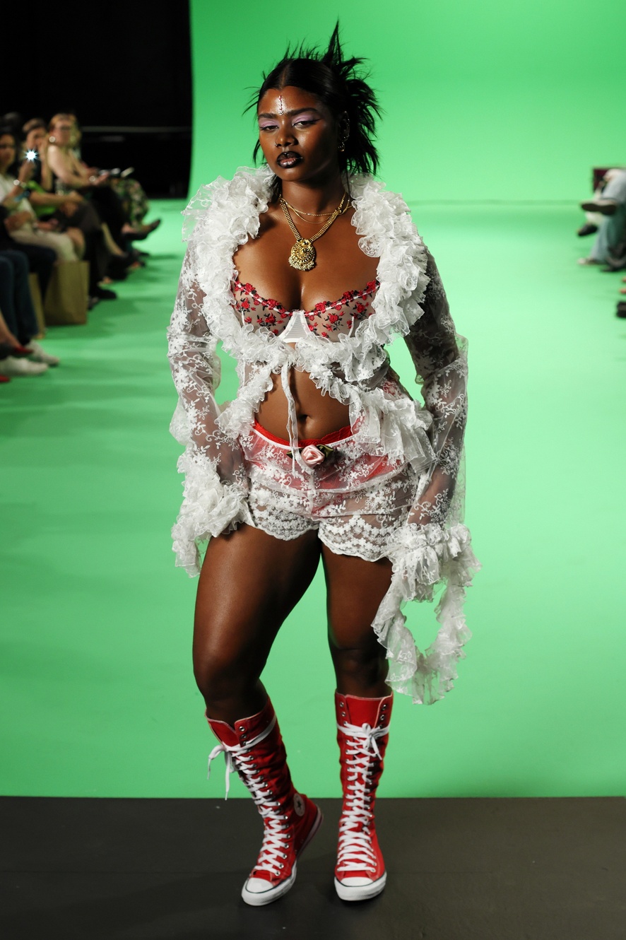 kitschy_couture_ss26_look_02_press_by_boris-marberg_for_bfw
