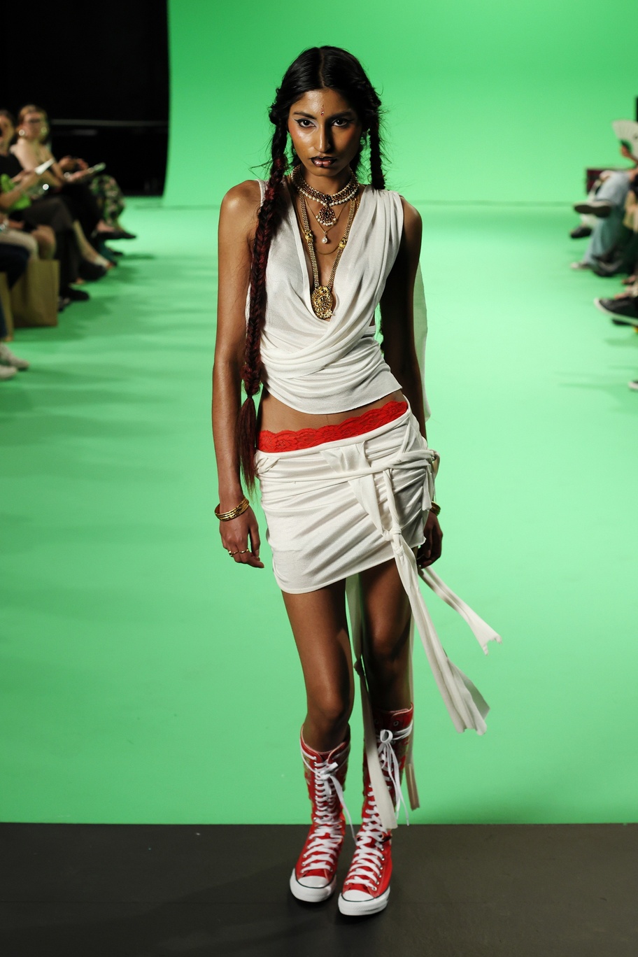 kitschy_couture_ss26_look_07_press_by_boris-marberg_for_bfw