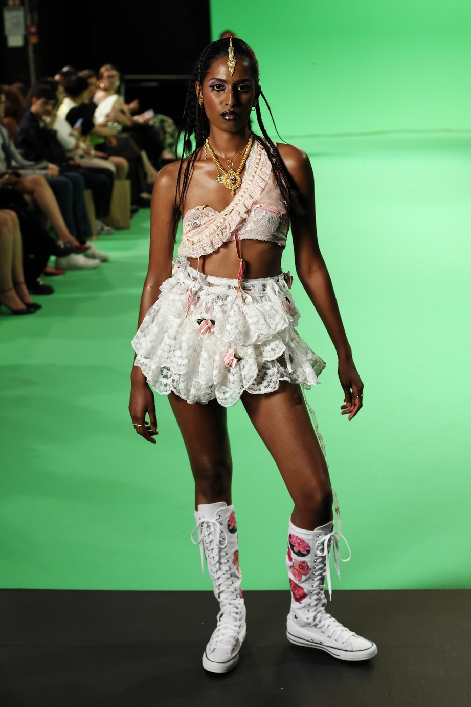 kitschy_couture_ss26_look_15_press_by_boris-marberg_for_bfw