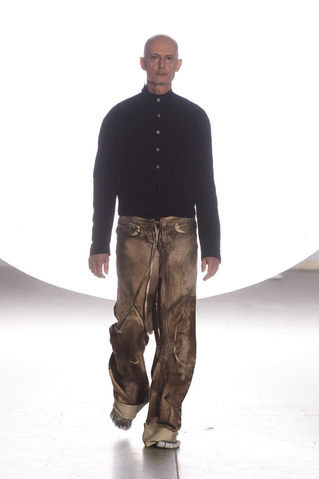 lueder_aw24_look010_by_james_cochrane_for_bfw