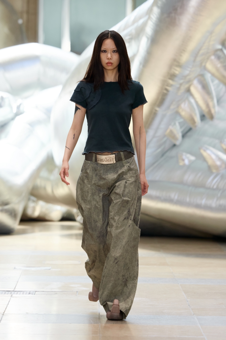 lueder_ss26_runway11_by_finnegan_koichi_godenschweger_for_bfw_highres
