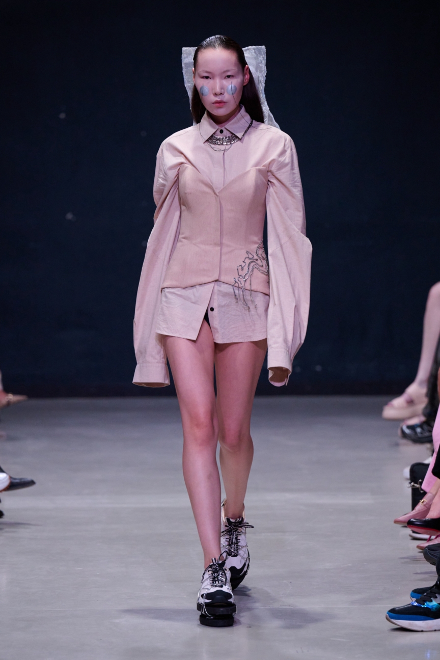 rebekka-ruetz_ss26_look013_by_-james-cochrane_for_bfw_press