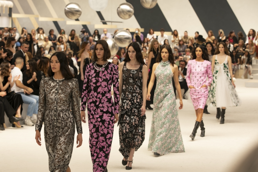 chanel_fw_2022_23_hc_collection_show_finale_copyright_chanel_71-hd