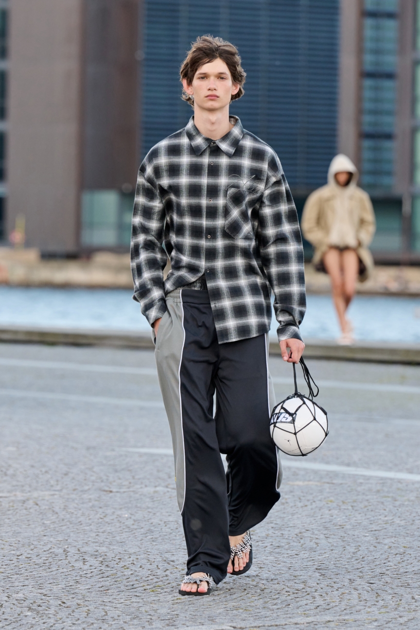 ss26-copenhagen-fashion-week-alis-runway-2x3-james-cochrane-1