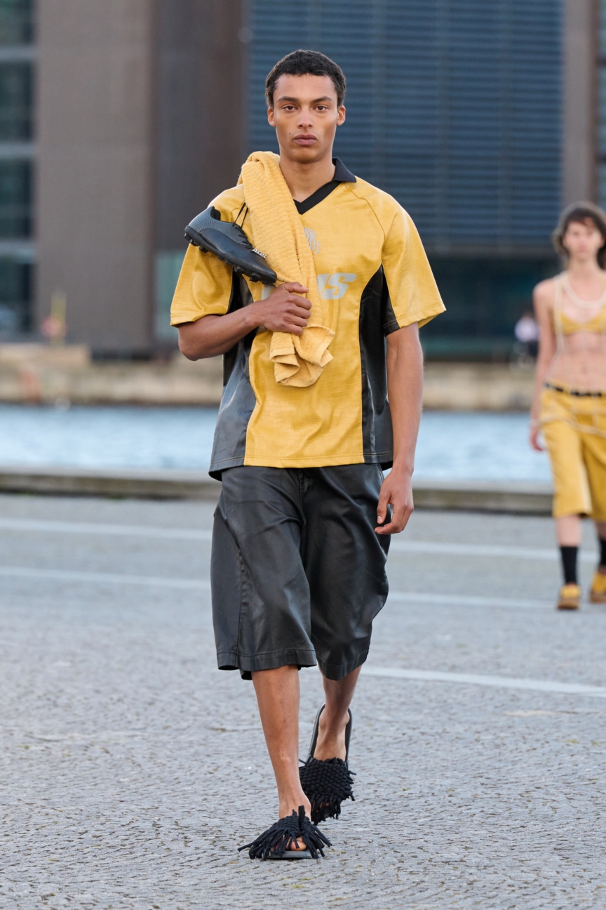 ss26-copenhagen-fashion-week-alis-runway-2x3-james-cochrane-12
