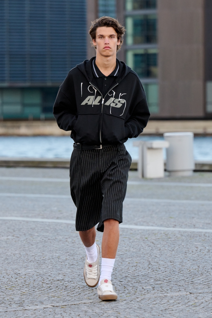 ss26-copenhagen-fashion-week-alis-runway-2x3-james-cochrane-17