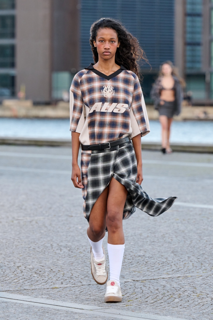 ss26-copenhagen-fashion-week-alis-runway-2x3-james-cochrane-6