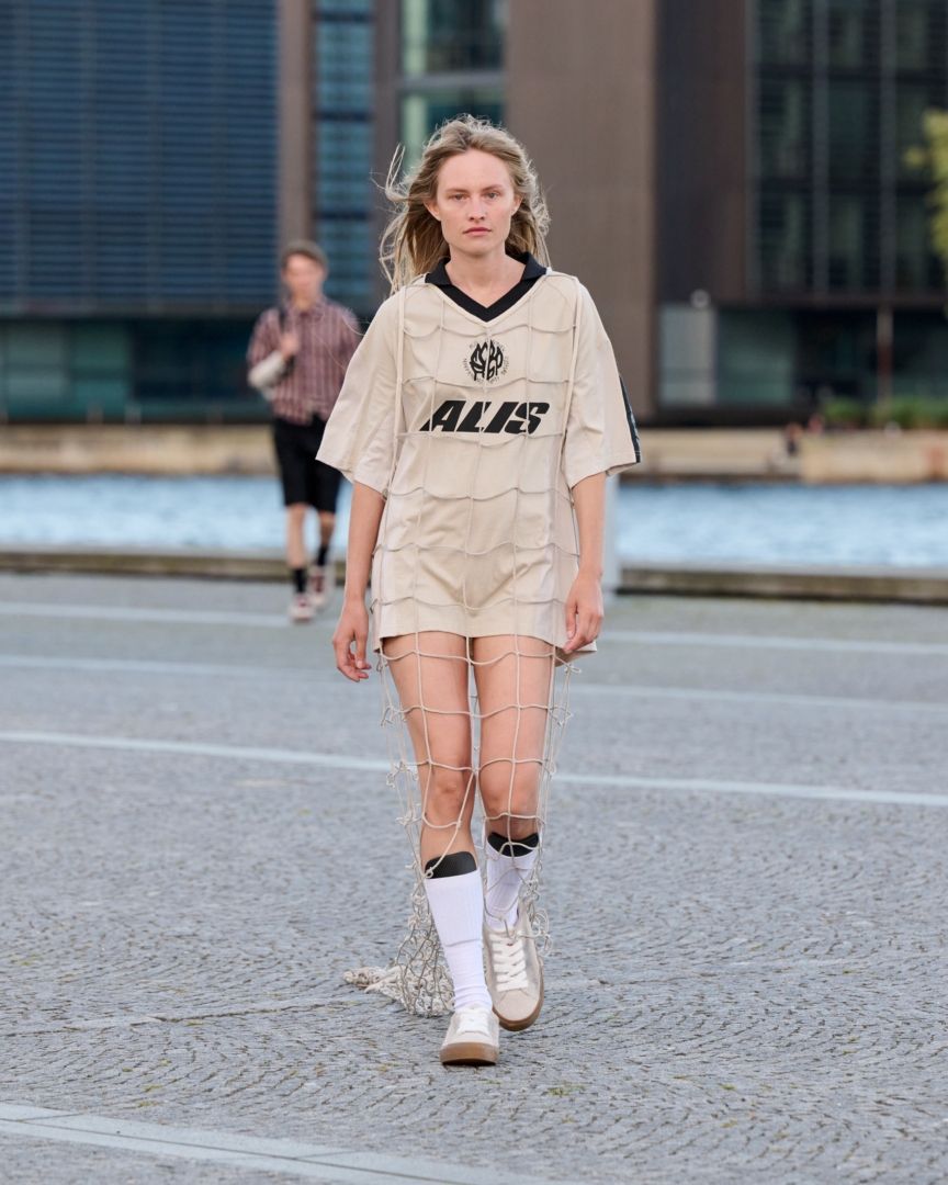 ss26-copenhagen-fashion-week-alis-runway-4x5-james-cochrane-29