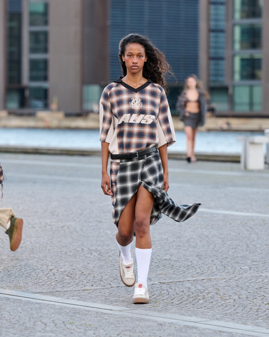 ss26-copenhagen-fashion-week-alis-runway-4x5-james-cochrane-6