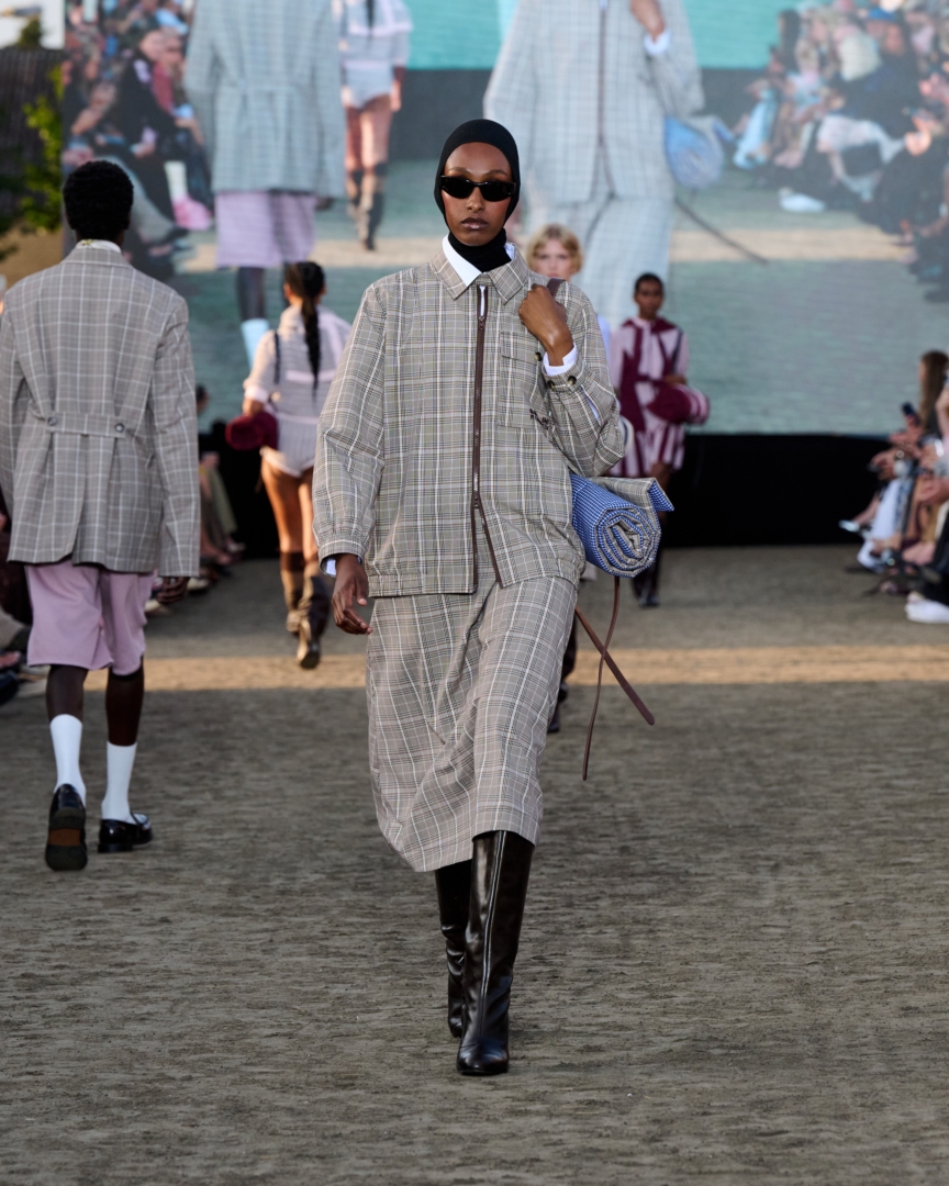 ss26-copenhagen-fashion-week-baum-und-pferdgarten-runway-4x5-james-cochrane-16