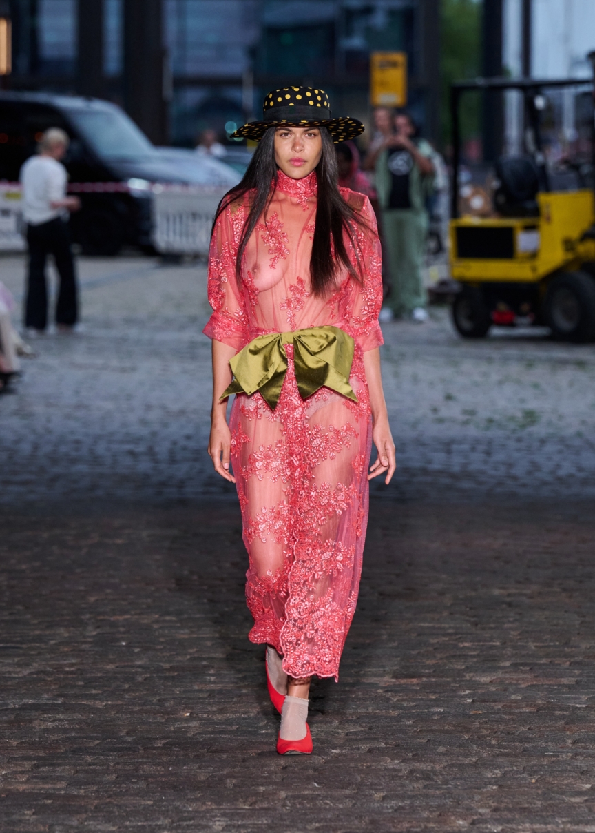 ss26-copenhagen-fashion-week-caro-editions-runway-4x5-james-cochrane-2