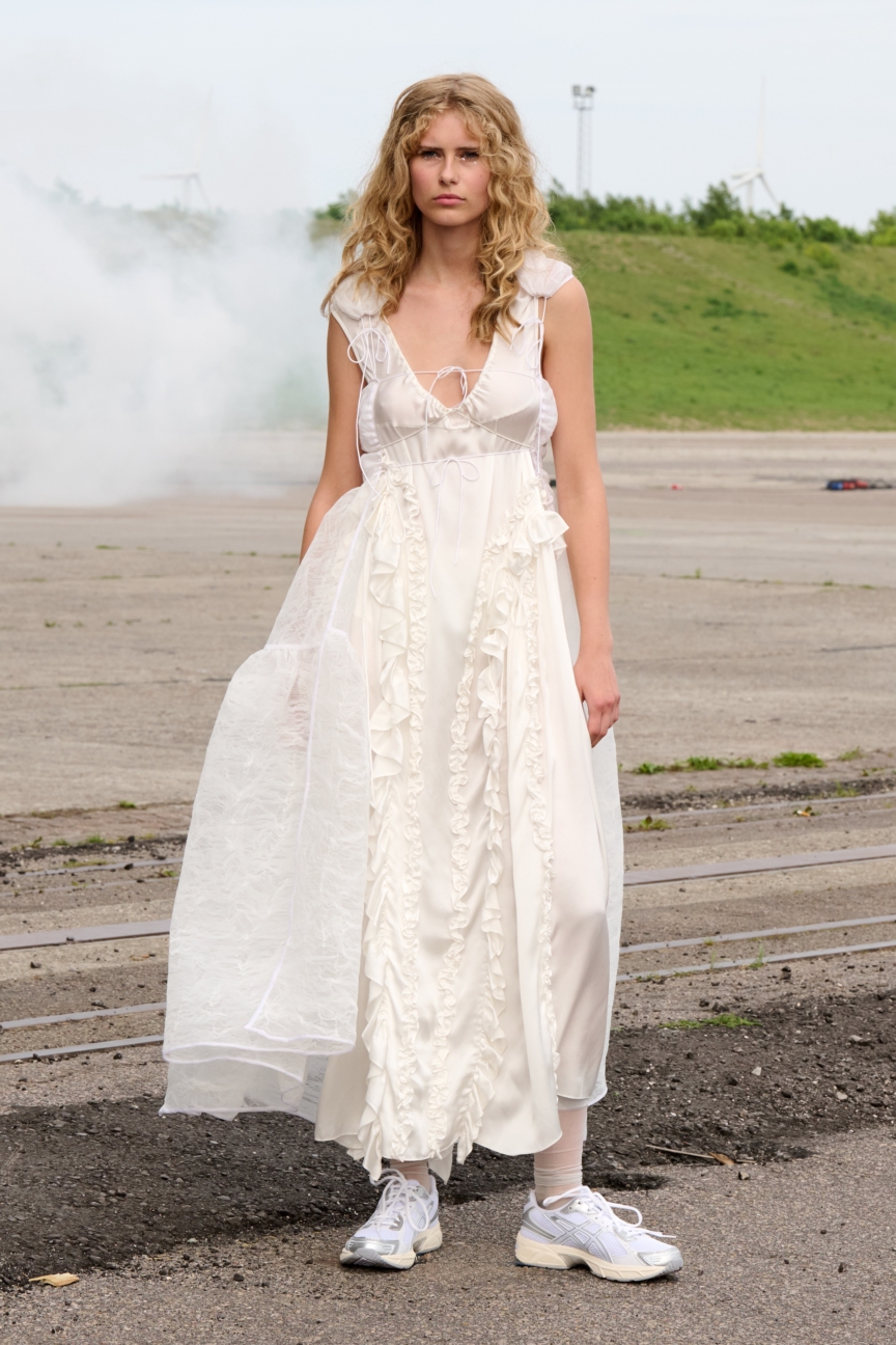 ss26-copenhagen-fashion-week-cecilie-bahnsen-runway-2x3-james-cochrane-11