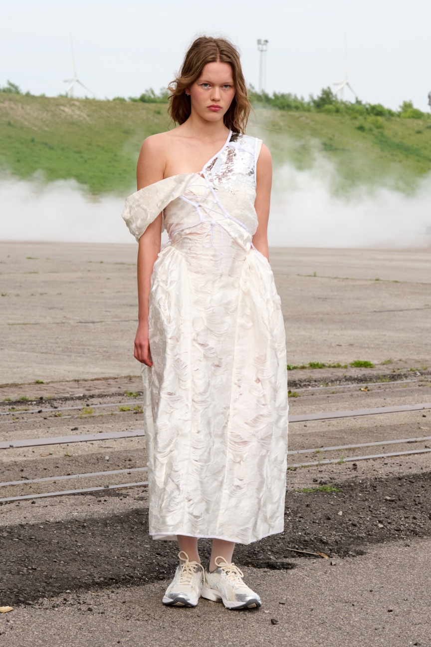 ss26-copenhagen-fashion-week-cecilie-bahnsen-runway-2x3-james-cochrane-15