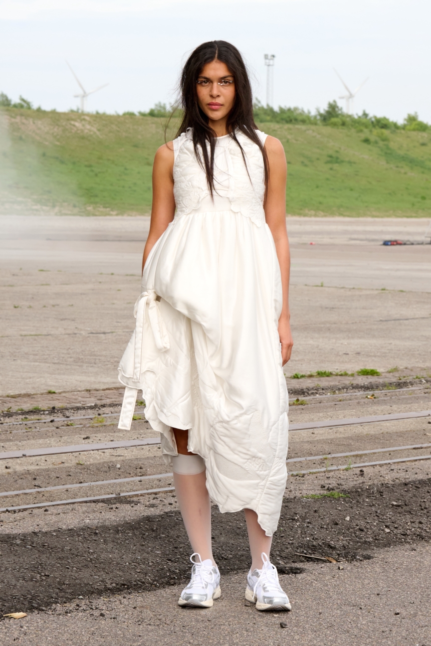 ss26-copenhagen-fashion-week-cecilie-bahnsen-runway-2x3-james-cochrane-26