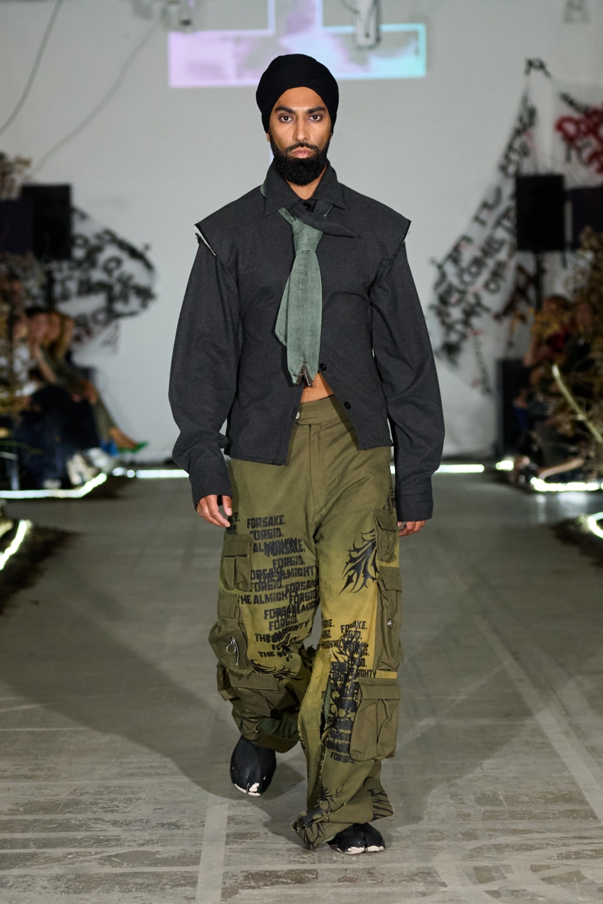ss26-copenhagen-fashion-week-fine-chaos-runway-2x3-james-cochrane-11