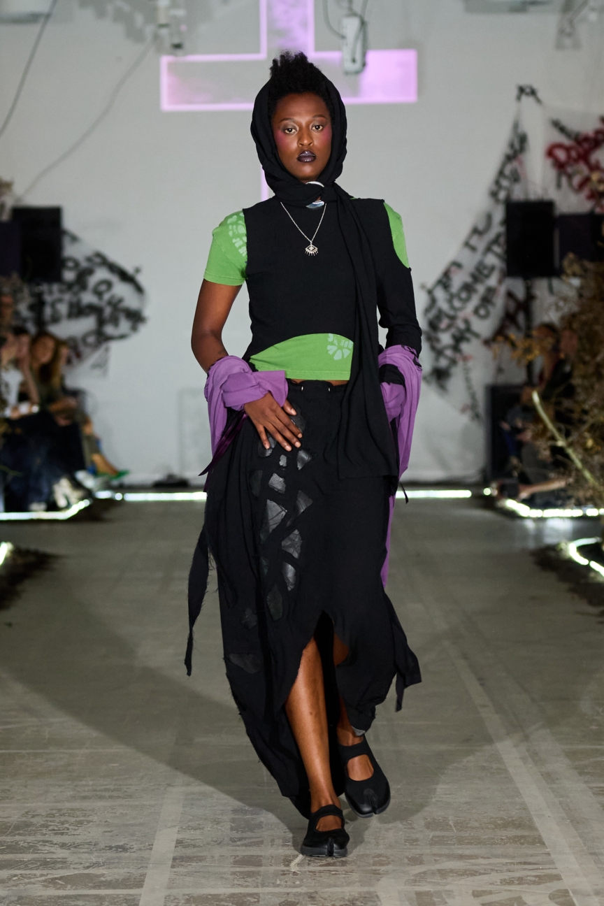 ss26-copenhagen-fashion-week-fine-chaos-runway-2x3-james-cochrane-14