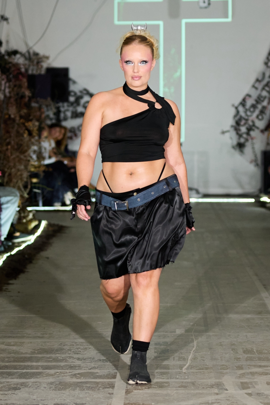 ss26-copenhagen-fashion-week-fine-chaos-runway-2x3-james-cochrane-15