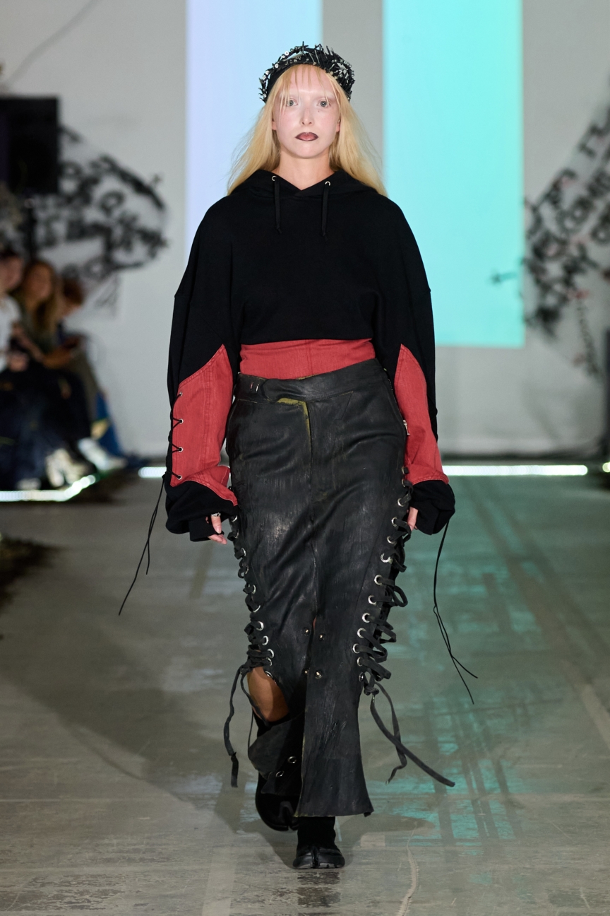ss26-copenhagen-fashion-week-fine-chaos-runway-2x3-james-cochrane-19