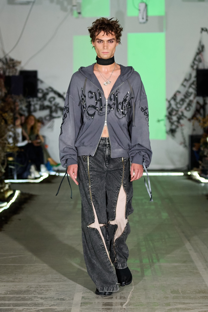 ss26-copenhagen-fashion-week-fine-chaos-runway-2x3-james-cochrane-4