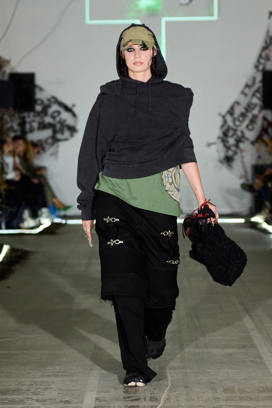 ss26-copenhagen-fashion-week-fine-chaos-runway-2x3-james-cochrane-9