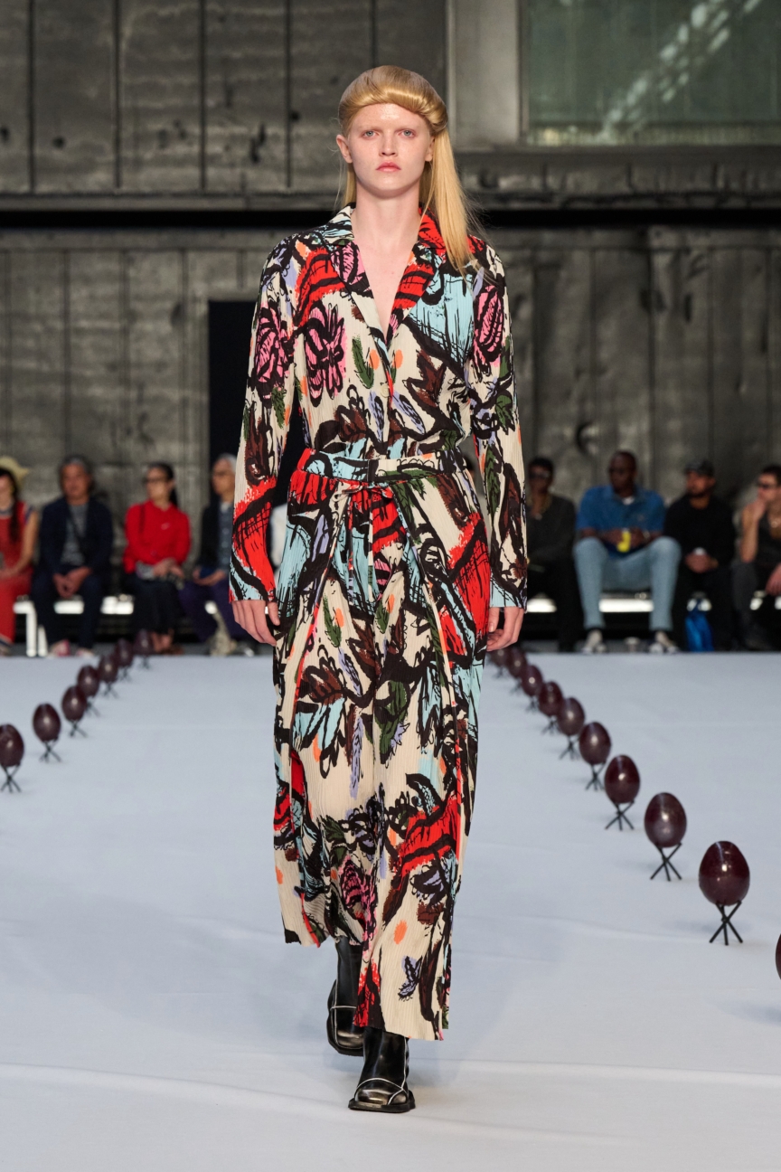 ss26-copenhagen-fashion-week-henrik-vibskov-runway-2x3-james-cochrane-16