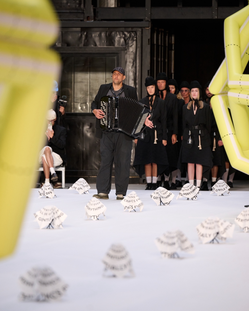 ss26-copenhagen-fashion-week-henrik-vibskov-runway-4x5-james-cochrane-33
