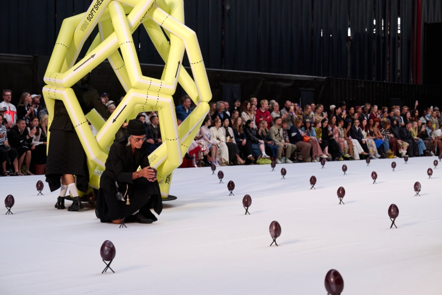 ss26-copenhagen-fashion-week-henrik-vibskov-runway-4x5-james-cochrane-45