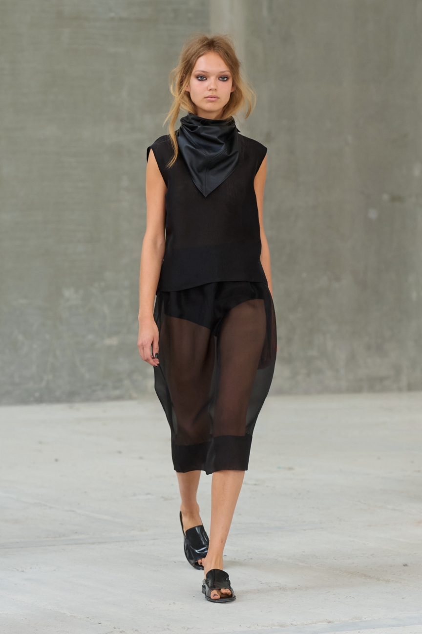 ss26-copenhagen-fashion-week-herskind-runway-2x3-james-cochrane-11
