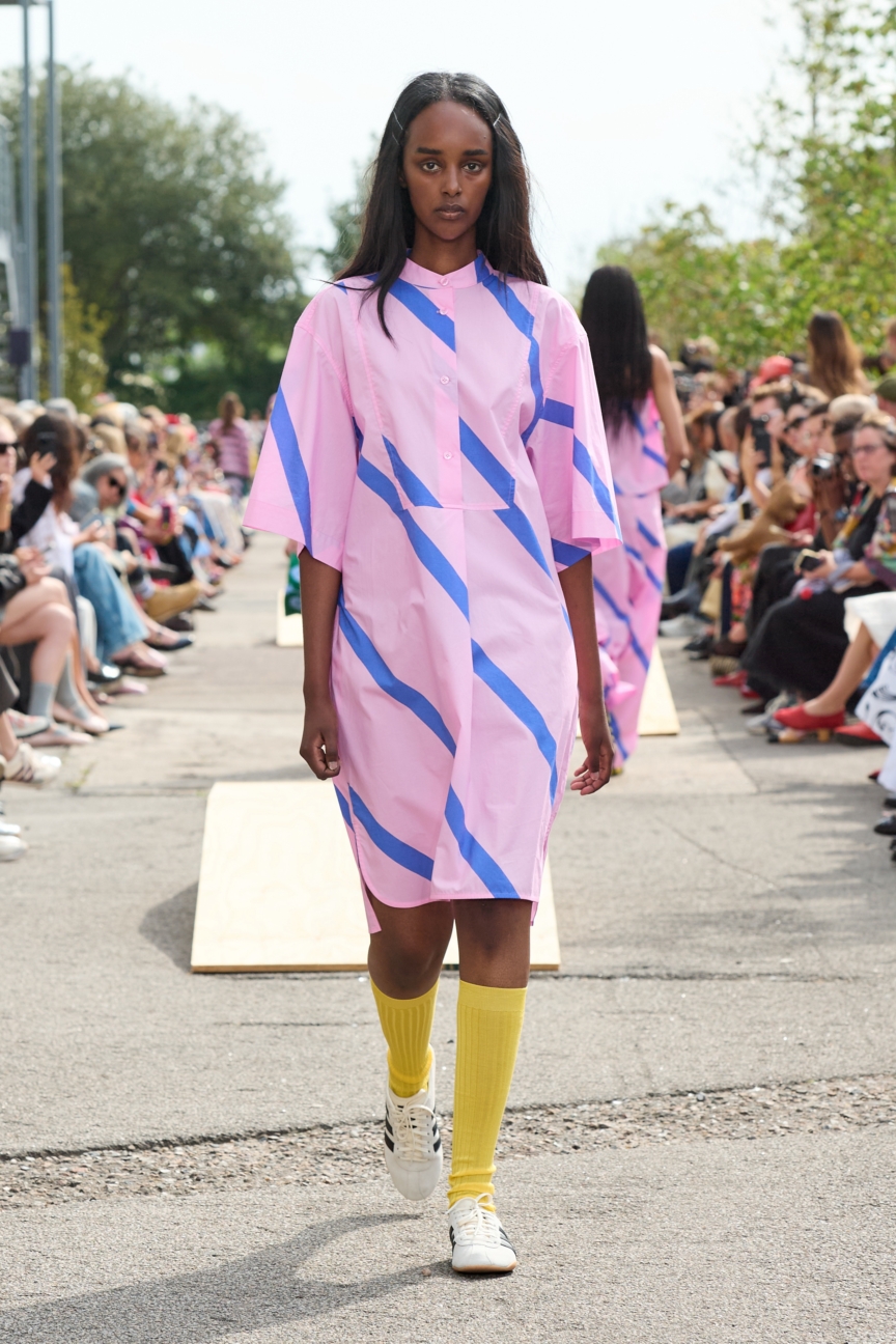 ss26-copenhagen-fashion-week-marimekko-runway-2x3-james-cochrane-12