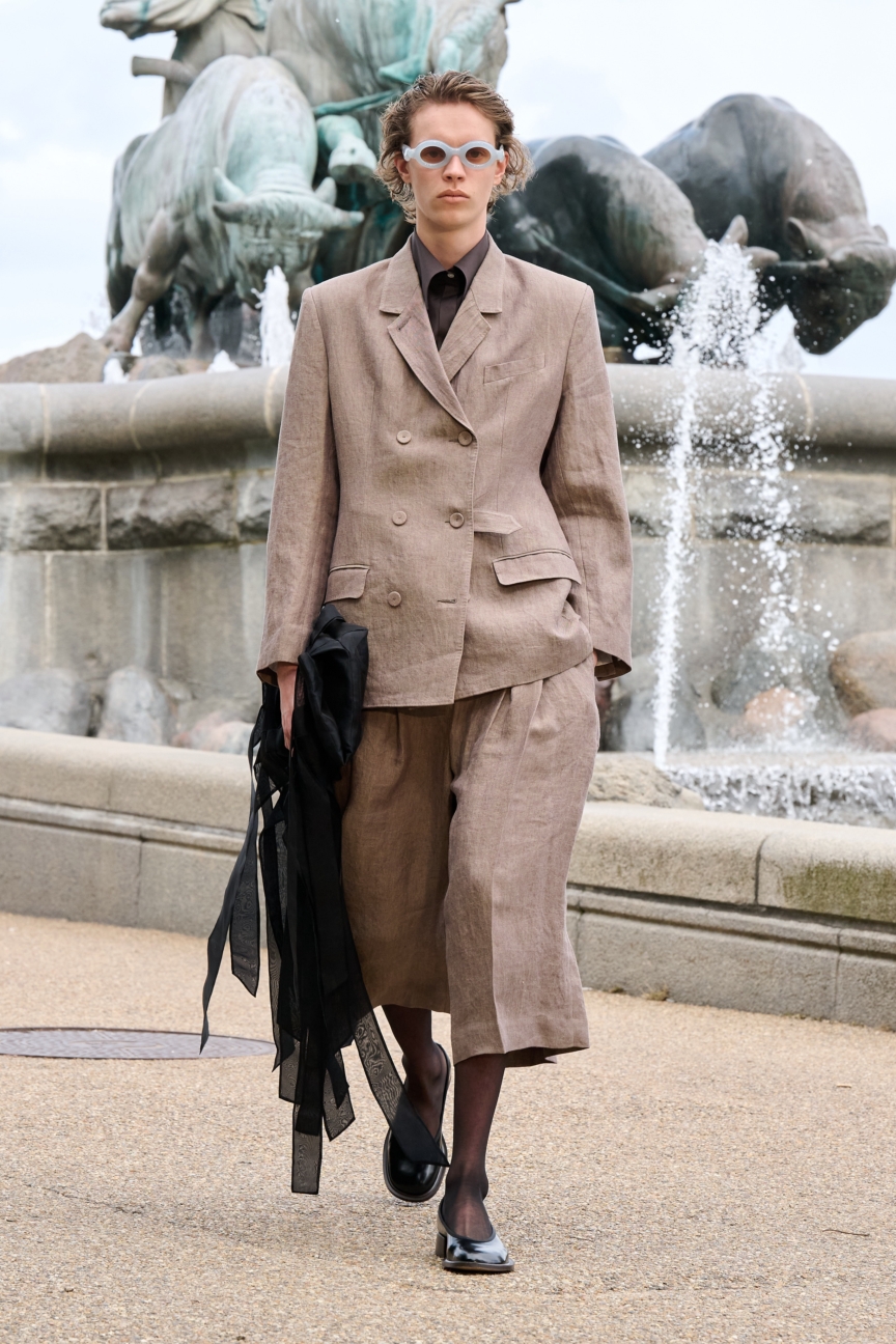 ss26-copenhagen-fashion-week-mkdt-studio-runway-2x3-james-cochrane-14