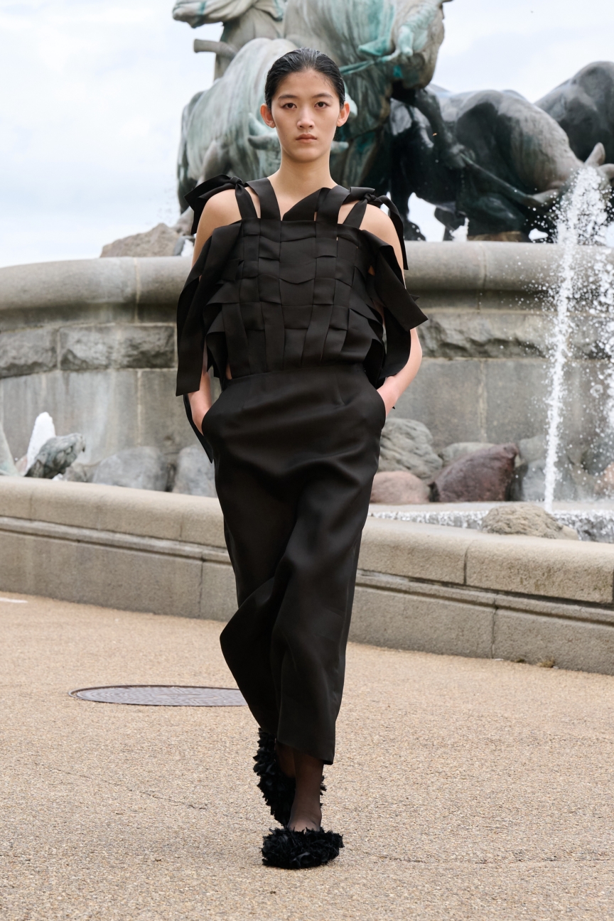 ss26-copenhagen-fashion-week-mkdt-studio-runway-2x3-james-cochrane-22