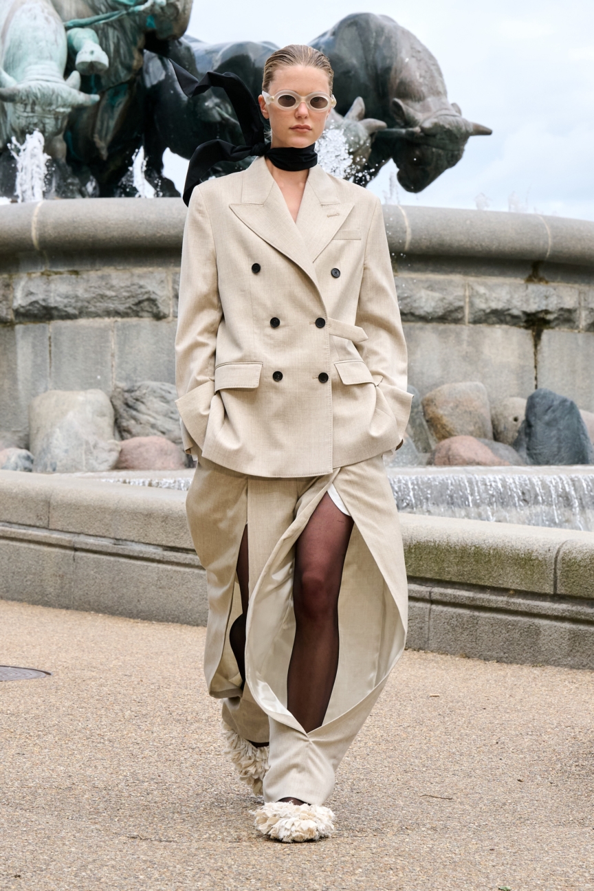 ss26-copenhagen-fashion-week-mkdt-studio-runway-2x3-james-cochrane-9