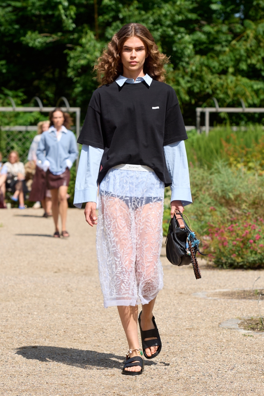 ss26-copenhagen-fashion-week-munthe-runway-2x3-james-cochrane-13