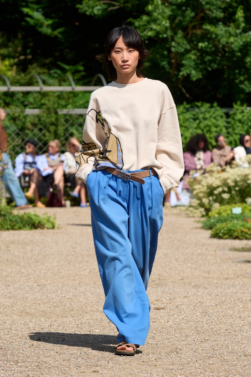 ss26-copenhagen-fashion-week-munthe-runway-2x3-james-cochrane-16