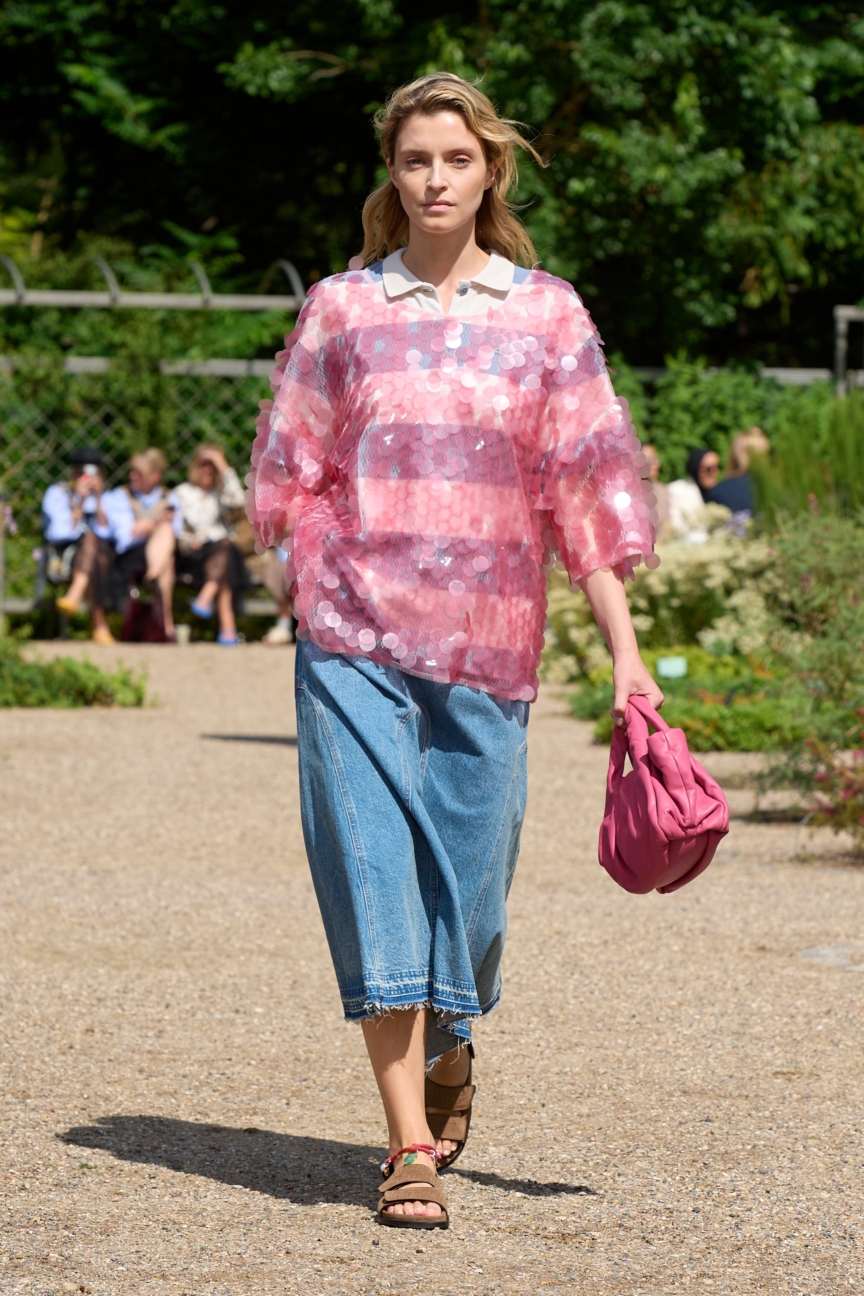 ss26-copenhagen-fashion-week-munthe-runway-2x3-james-cochrane-22