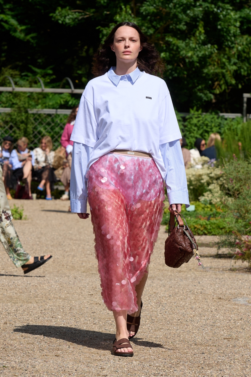 ss26-copenhagen-fashion-week-munthe-runway-2x3-james-cochrane-23