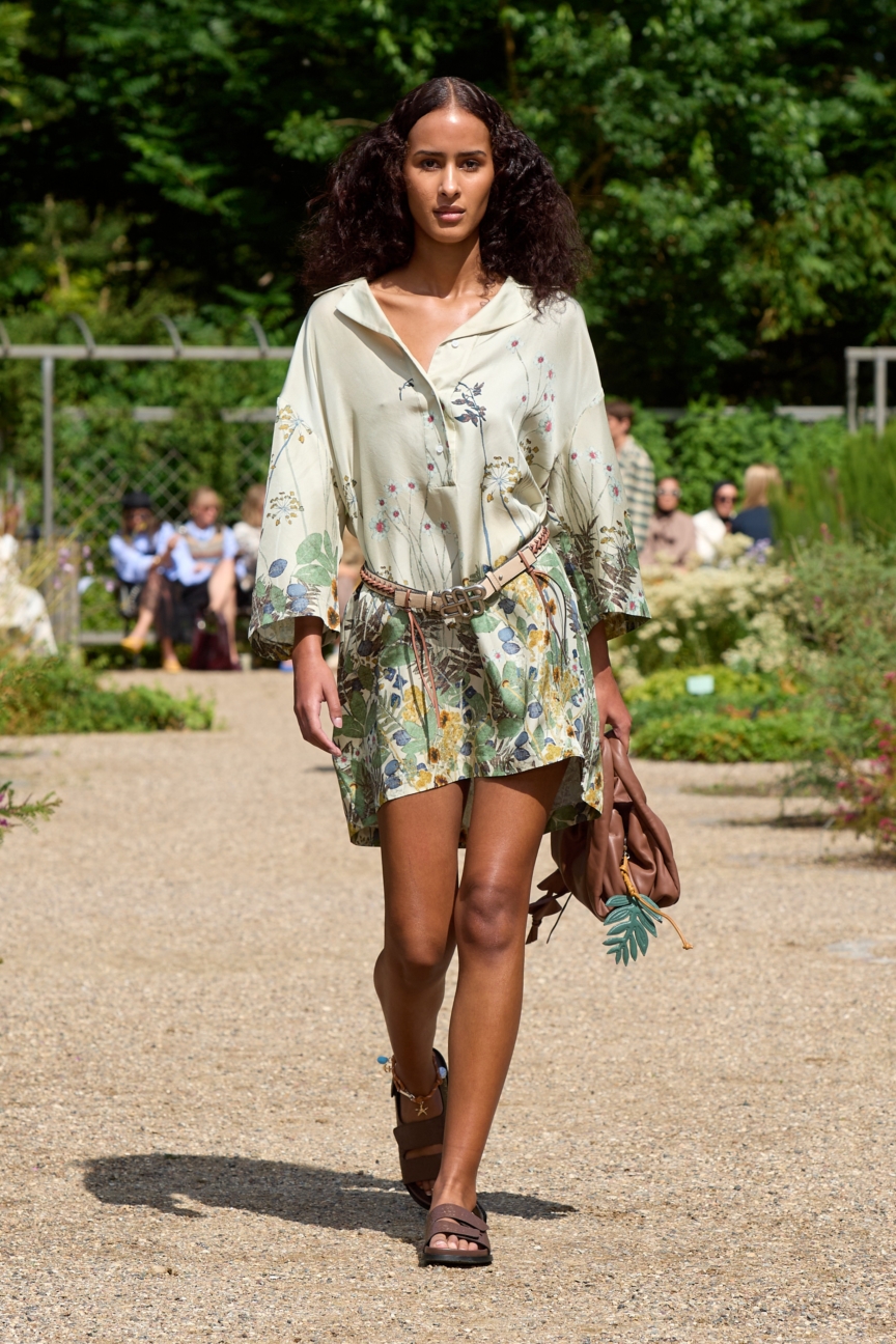ss26-copenhagen-fashion-week-munthe-runway-2x3-james-cochrane-27